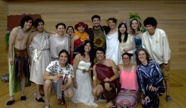 Compañía de Teatro UAI Peñalolén estrenó su primera obra «La Paz» de Aristófanes