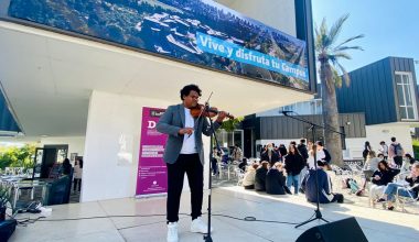 +Cultura +Música en la UAI: DAE interviene el patio con presentación de violín