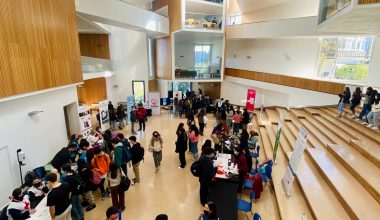 Feria de Voluntariado en la UAI: Más de 10 organizaciones visitan el Campus Viña
