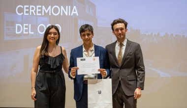 La Escuela de Negocios celebra a sus estudiantes en la Ceremonia del Oso 2024